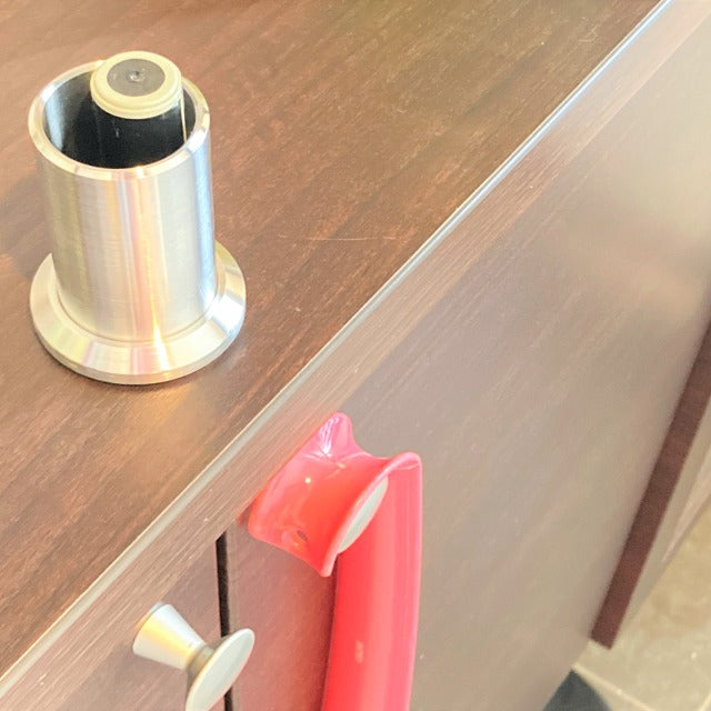 hazure 底を外して洗えるステンレス製菜箸立て(箸立て) A stainless steel (cooking) chopstick stand with a removable and washable bottom