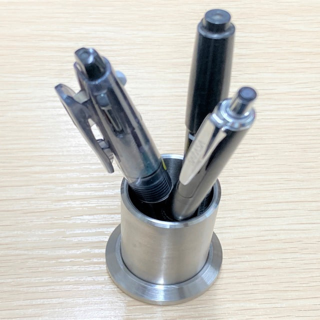 hazure 底を外して洗えるステンレス製菜箸立て(箸立て) A stainless steel (cooking) chopstick stand with a removable and washable bottom