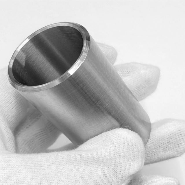 hazure 底を外して洗えるステンレス製菜箸立て(箸立て) A stainless steel (cooking) chopstick stand with a removable and washable bottom