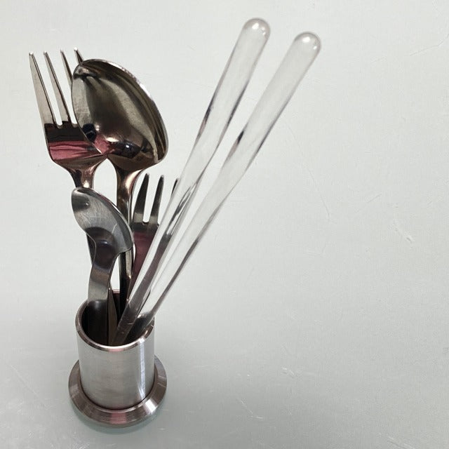 hazure 底を外して洗えるステンレス製菜箸立て(箸立て) A stainless steel (cooking) chopstick stand with a removable and washable bottom