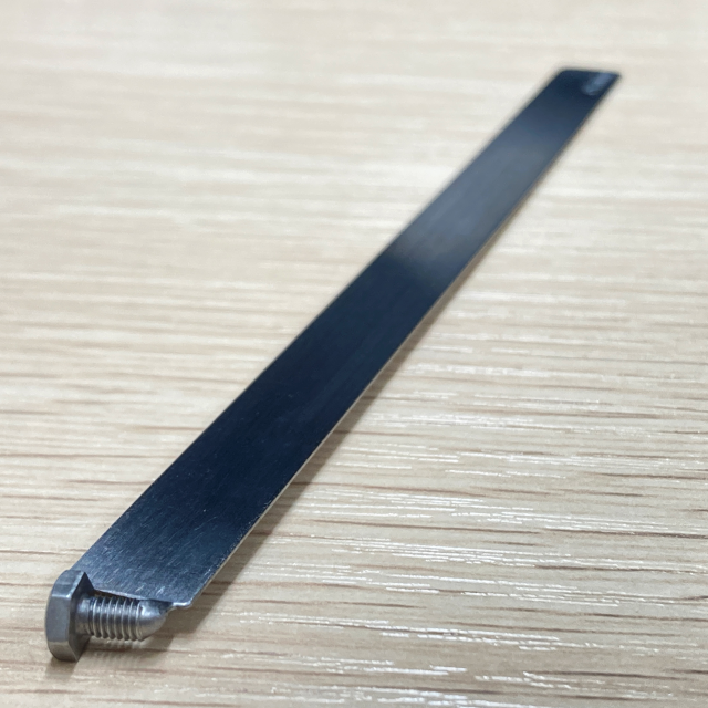 issen ステンレスのボルトを使ったしおり Stainless steel bookmark made using a bolt