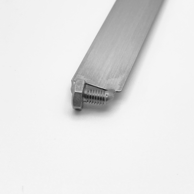 issen ステンレスのボルトを使ったしおり Stainless steel bookmark made using a bolt