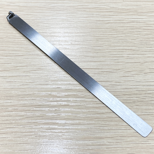 issen ステンレスのボルトを使ったしおり Stainless steel bookmark made using a bolt