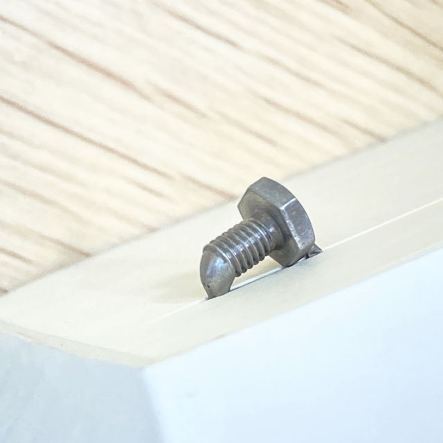 issen ステンレスのボルトを使ったしおり Stainless steel bookmark made using a bolt