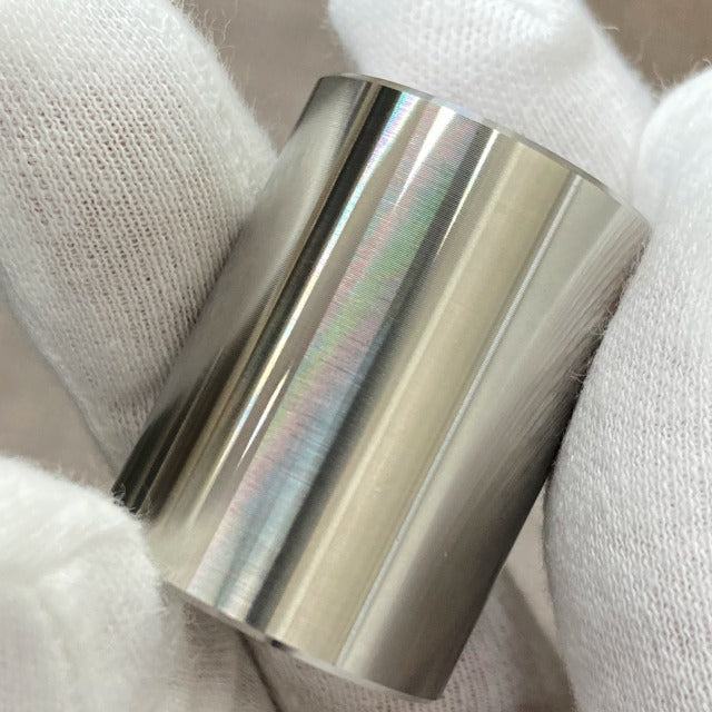 chikuwa ステンレス無垢材削り出しの1本用ペン立て(歯ブラシスタンド) Pen stand for a single pen machined from stainless steel (toothbrush stand)