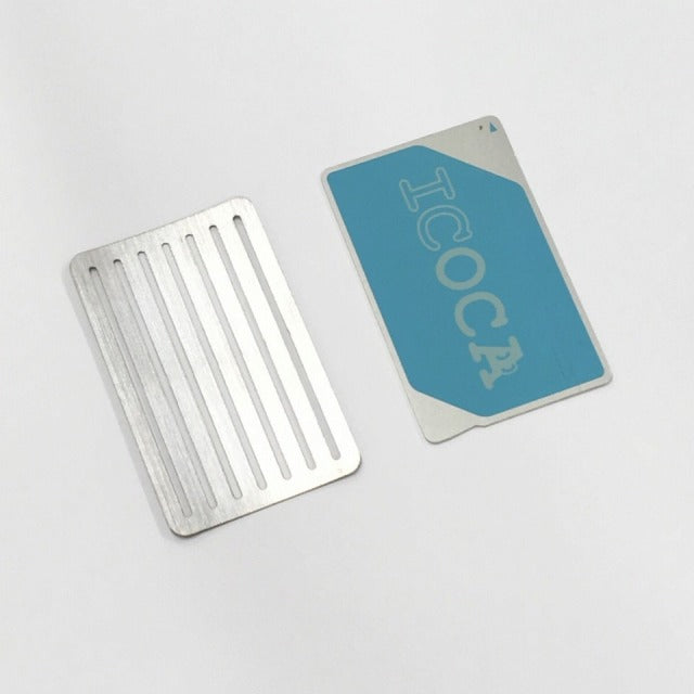 sunoko 財布にしまえる最も薄いカード型の携帯用靴べら The thinnest card type portable shoehorn you can store this in your wallet.