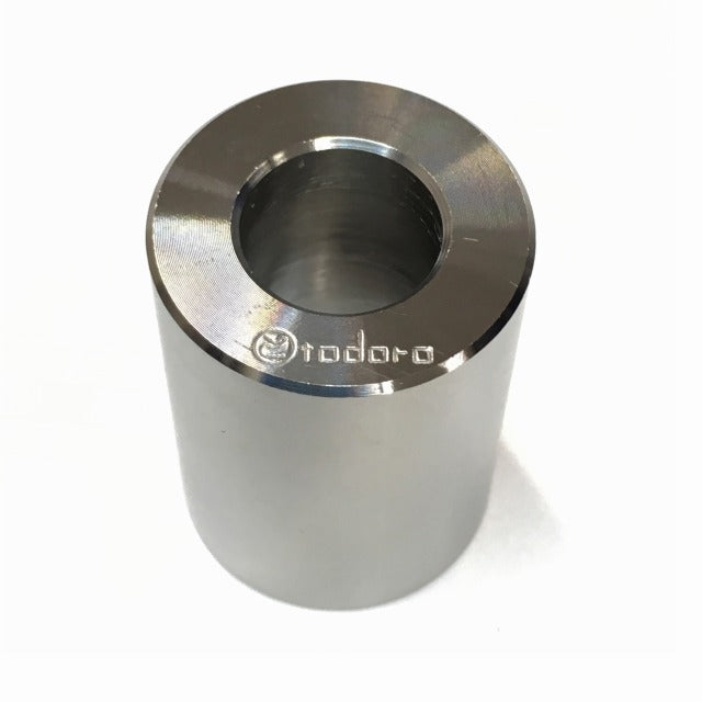 ステンレス無垢材削りだしの1本用ペン立て Pen stand for a single pen machined from stainless steel